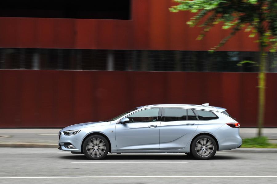  Opel Insignia Sports Tourer Turbo D 2017 года  (фото 20 из 40)